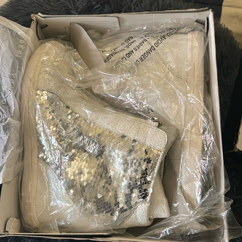 Used DKNY CAZ-wedge sneakers size 11